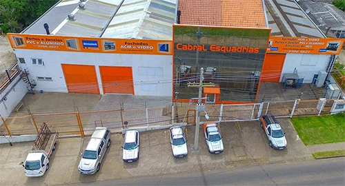 Fábrica e showroom da Cabral Esquadrias em Porto Alegre
